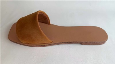 Καλοκαιρινές αντιβελούδινες παντόφλες για το δέρμα